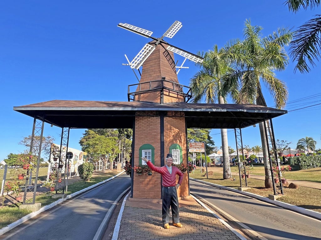 Portal com arquitetura típica holandesa em Holambra