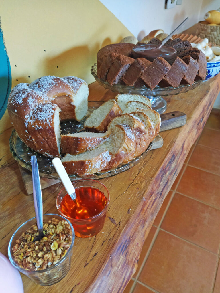 Café da manhã - Pousada e Camping Pé na Trilha