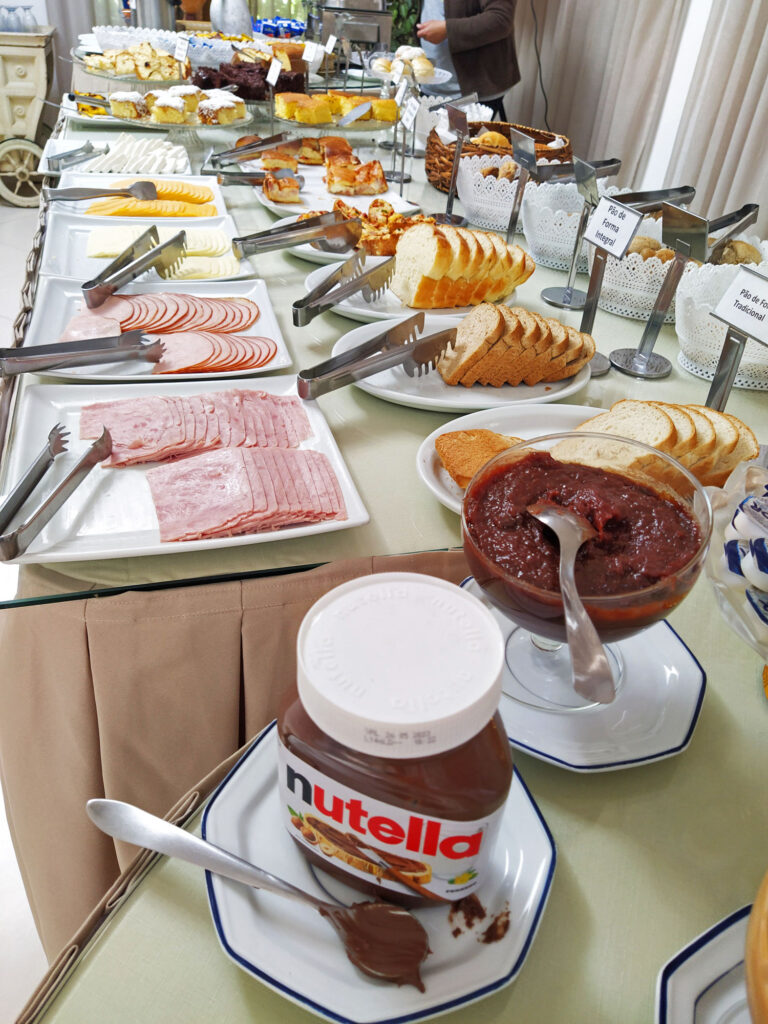 Café da manhã - Biazi Paradise Hotel