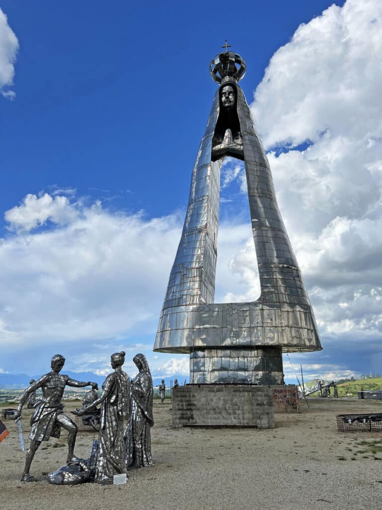 Estátua de 50 metros de Nossa Senhora Aparecida