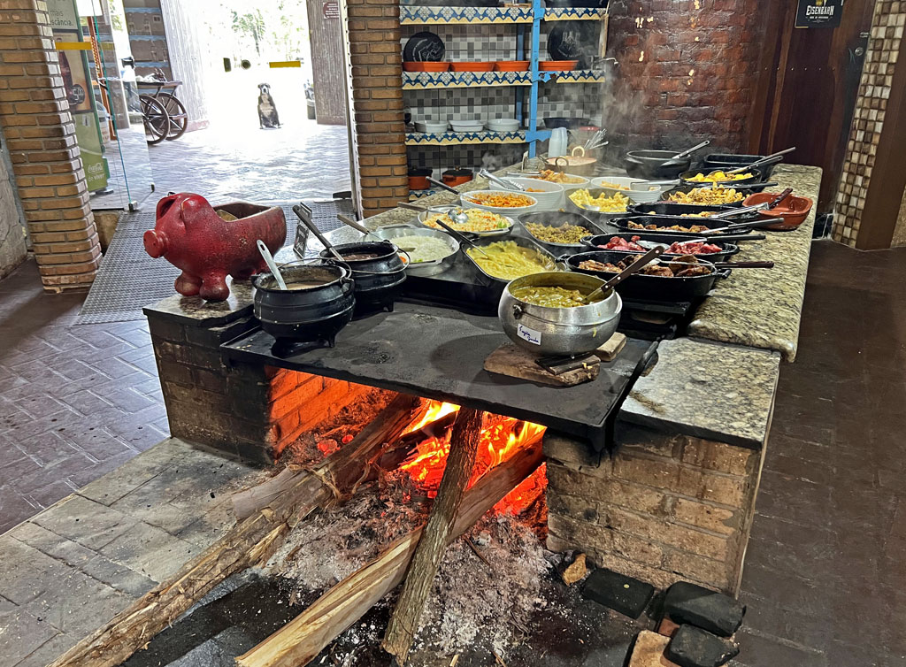 Fogão a lenha do Restaurante Nhá Luz
