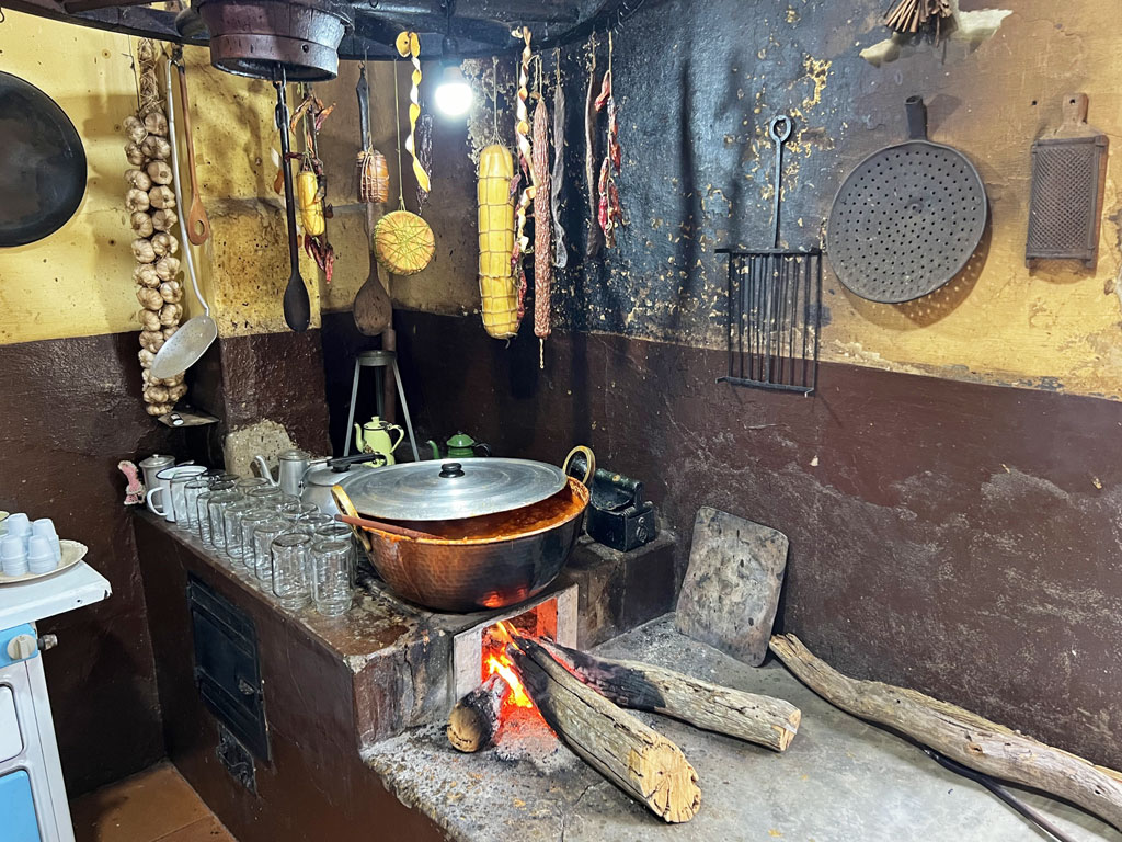 Fogão a lenha Casa da Cachaça