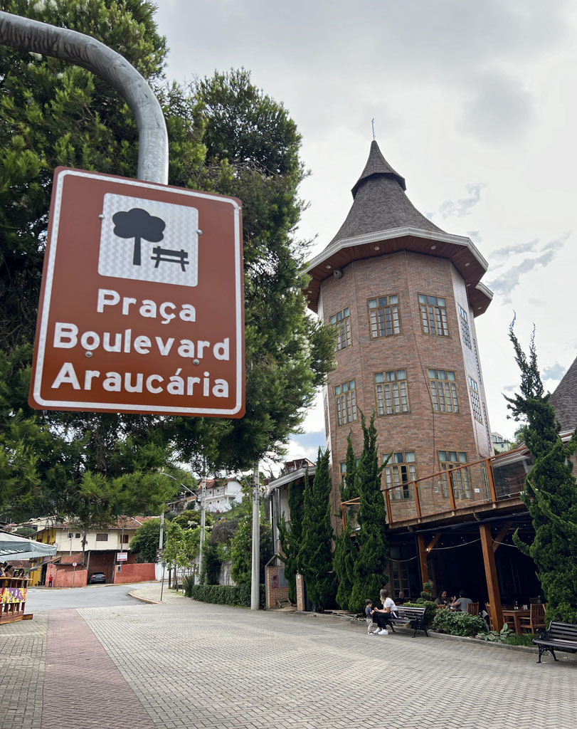 Praça Boulevard Araucária