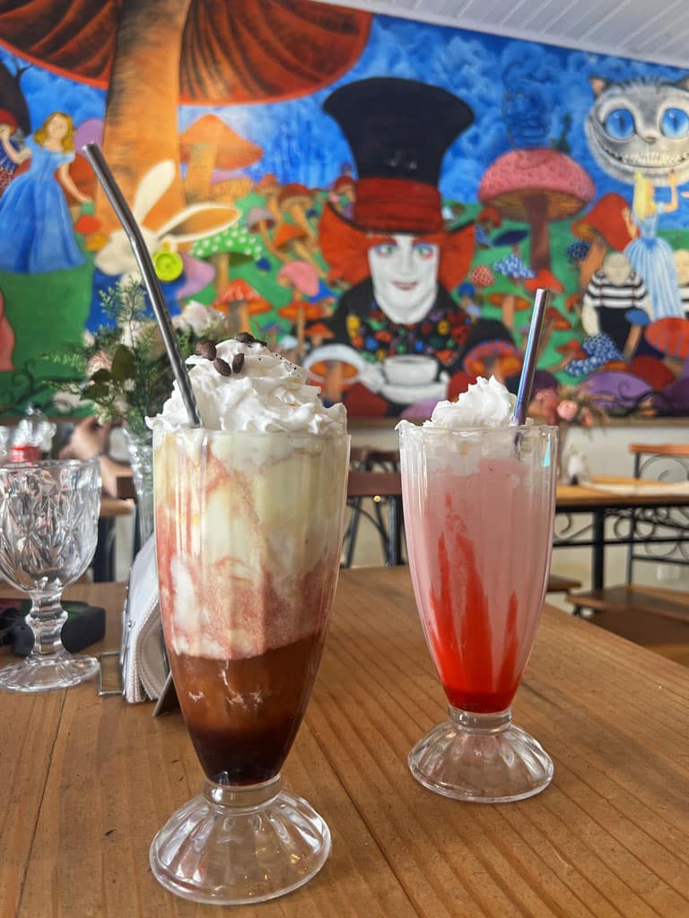 Caverna Café no País das Maravilhas